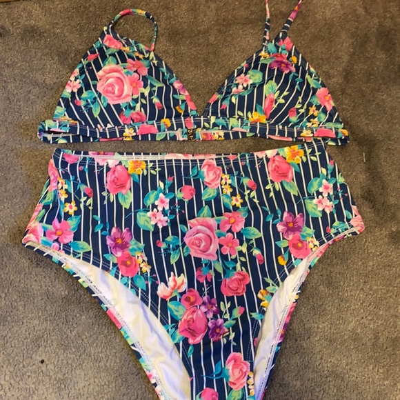 Cupshe Bikini - Picture 1 of 3